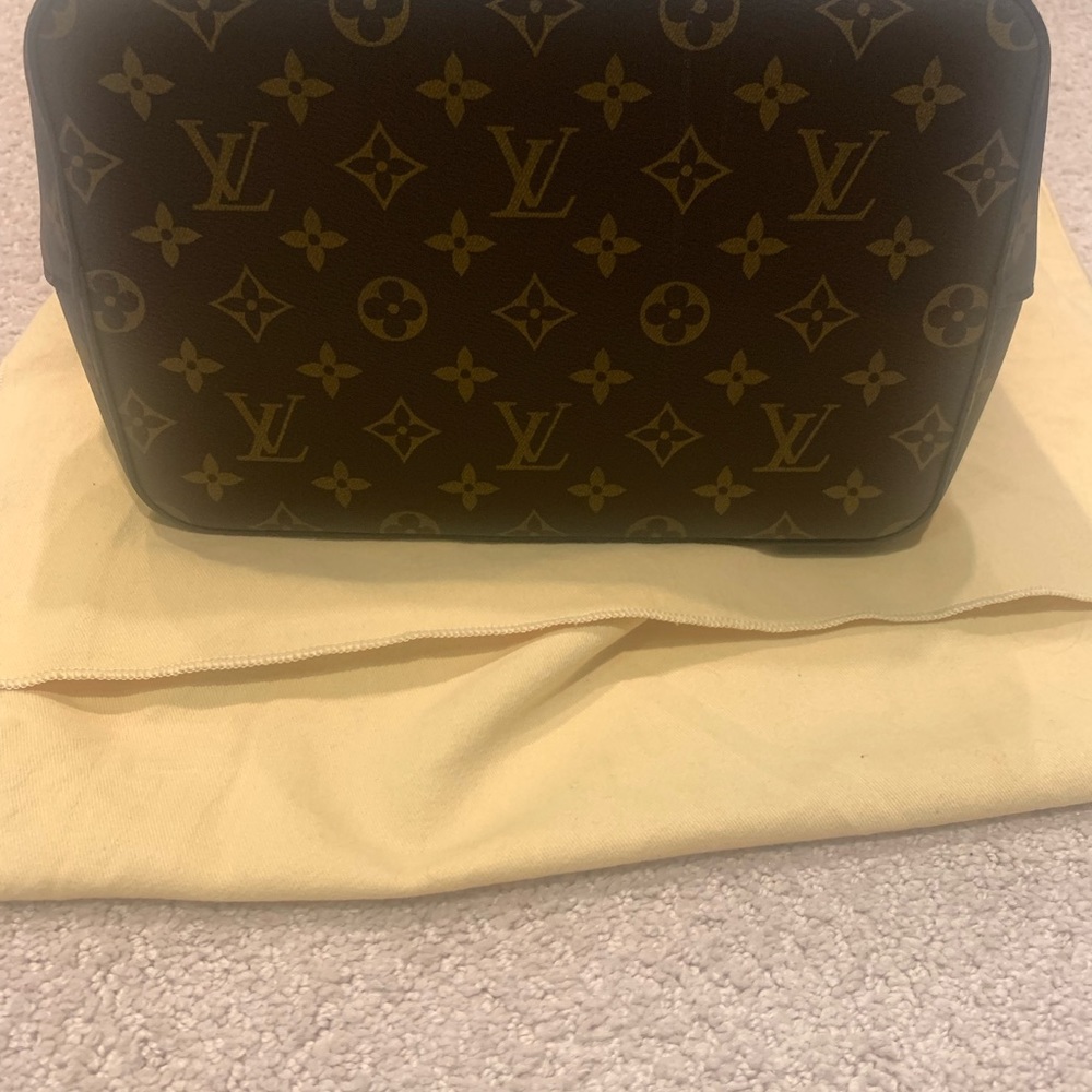 Louis Vuitton Brown Monogram Canvas Bucket Bag with Black Trim - Picture 4 of 11